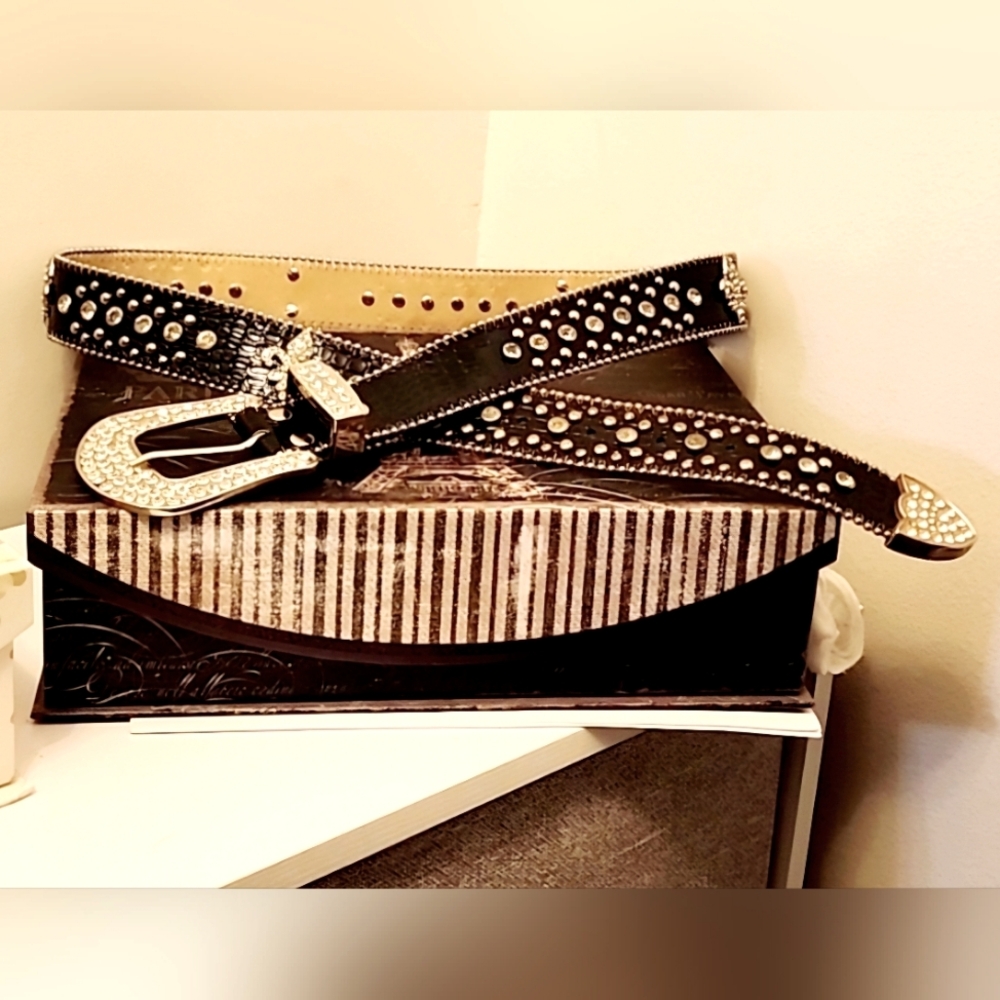 Ladies Vintage Black & Silver  Belt w/ Crystal fleur de lis & Rhinestones